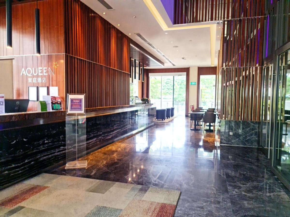 Aqueen Paya Lebar Singapur